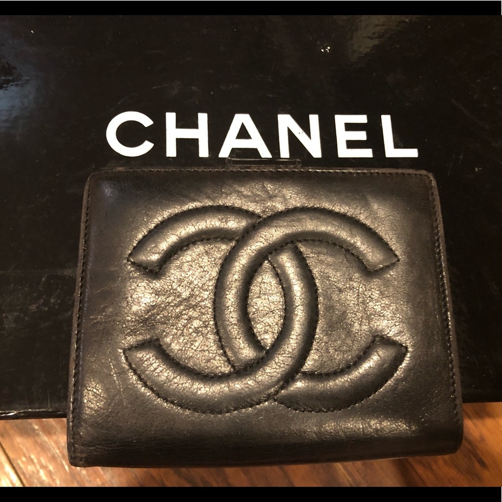 Authentic CHANEL black CC kisslock bifold wallet